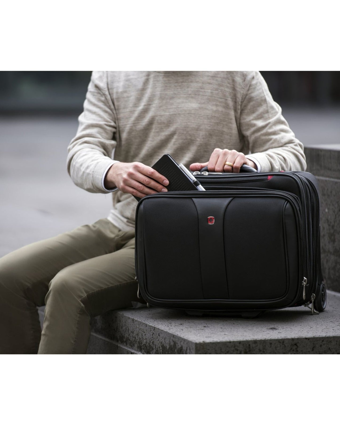 Wenger Patriot 2-Piece Business Set with Comp-U-Roller and Matching 15.6'' Laptop Case - 600662