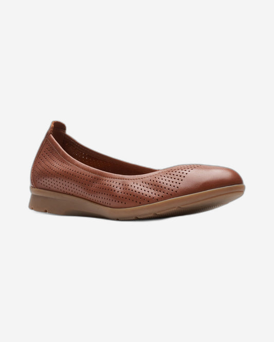 Clarks Jenette Ease Shoes (Standard Fit)