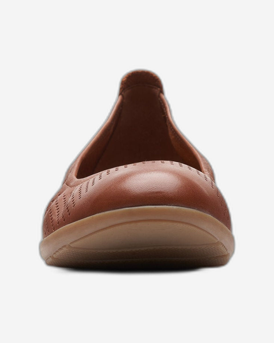 Clarks Jenette Ease Shoes (Standard Fit)