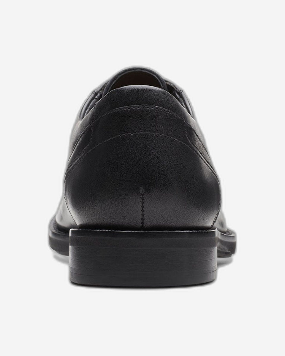 Clarks Un Hugh Way (Standard Fit)