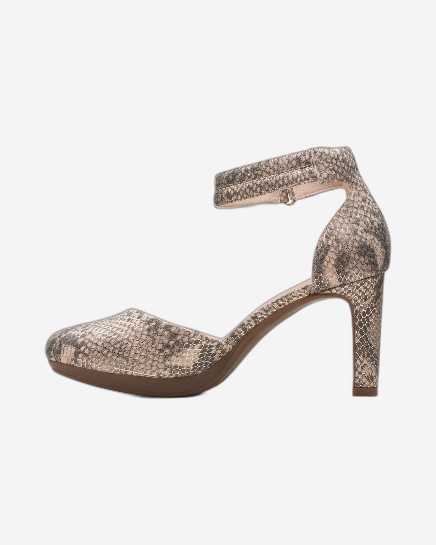 Clarks Ambyr Skip Shoes (Wide Fit)