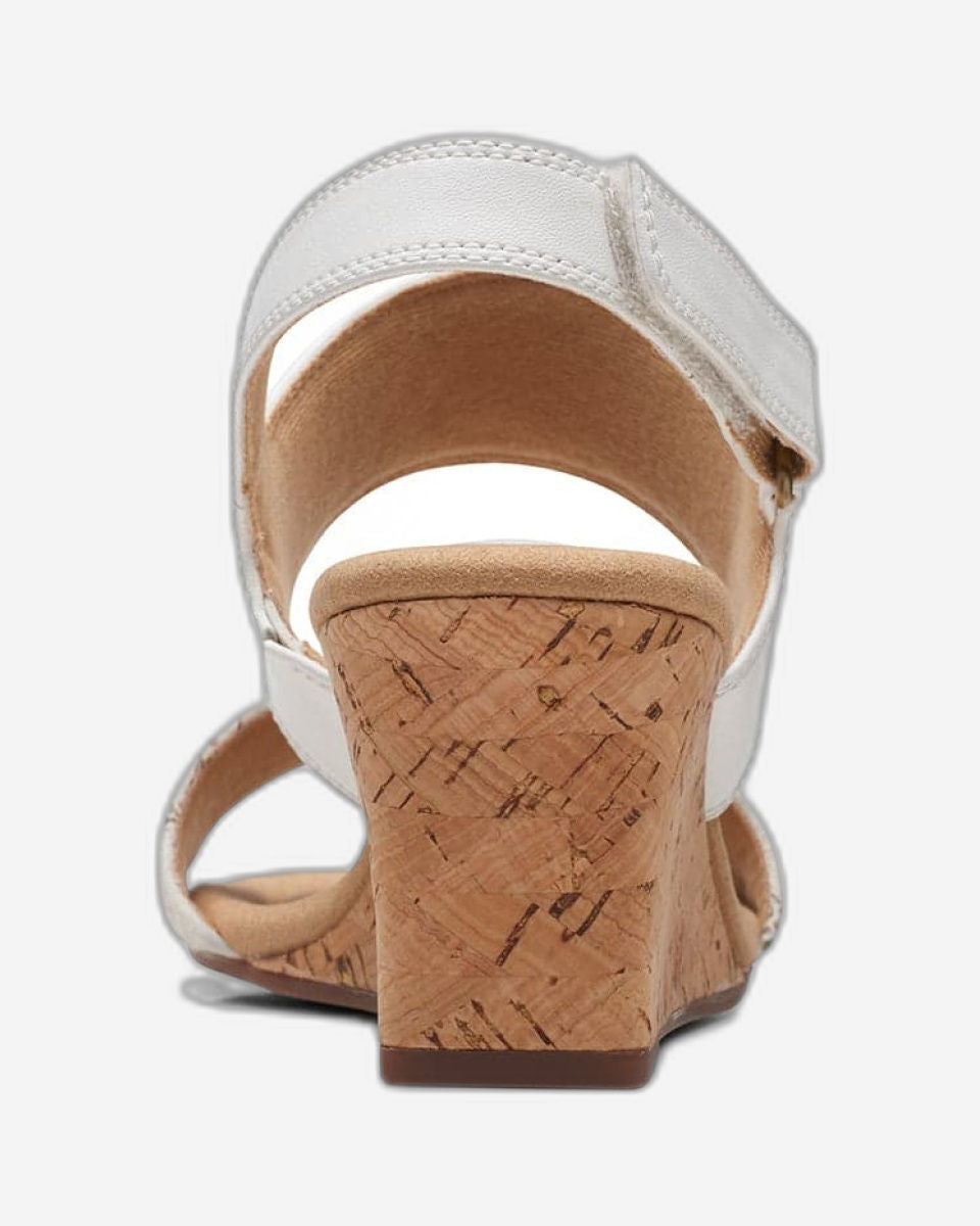 Clarks Kyarra Faye Sandals (Wide Fit)