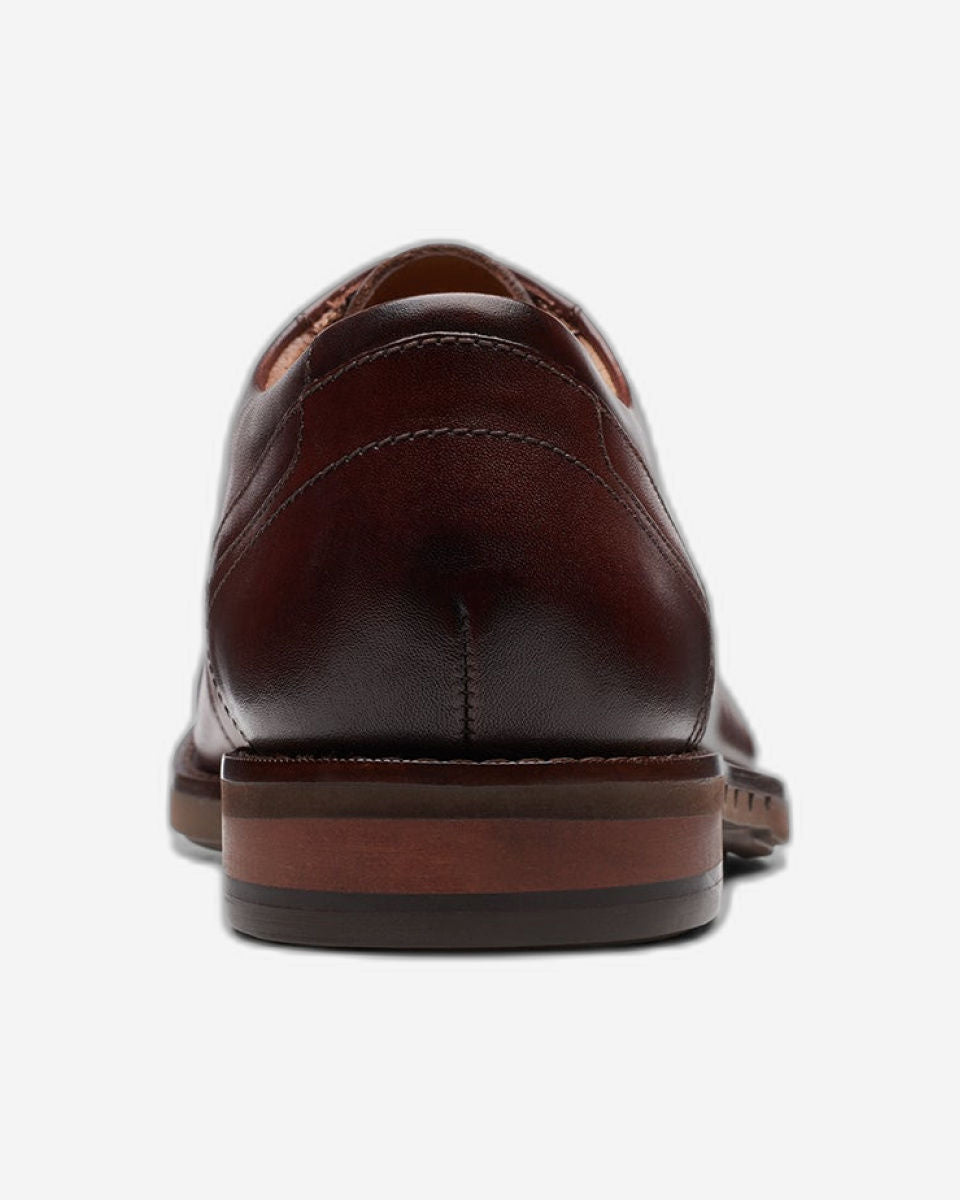 Clarks Un Hugh Cap (Wide Fit)
