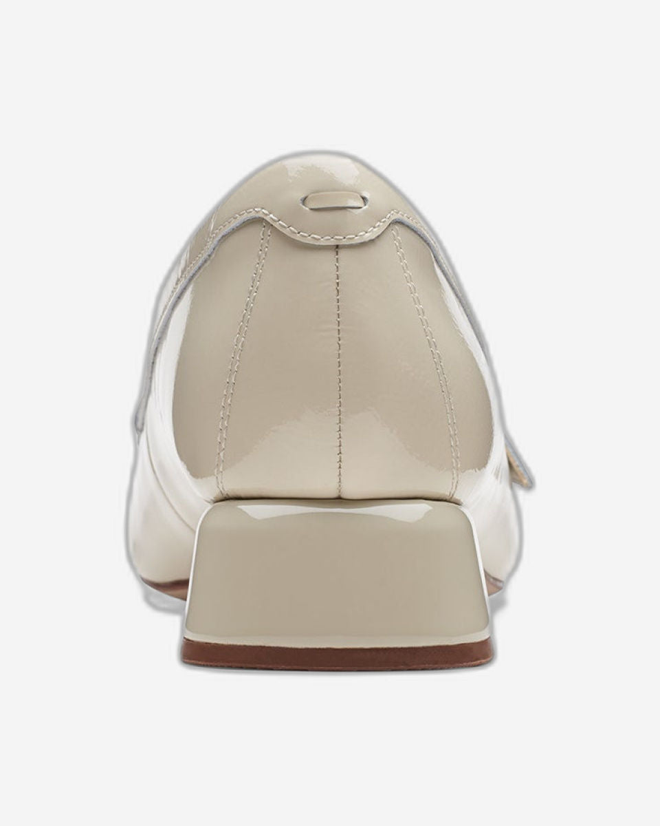 Clarks Daiss 30 Trim (Standard Fit)