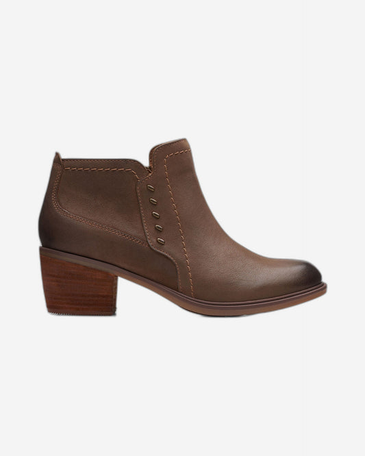 Clarks Neva Lo Boots (Standard Fit)