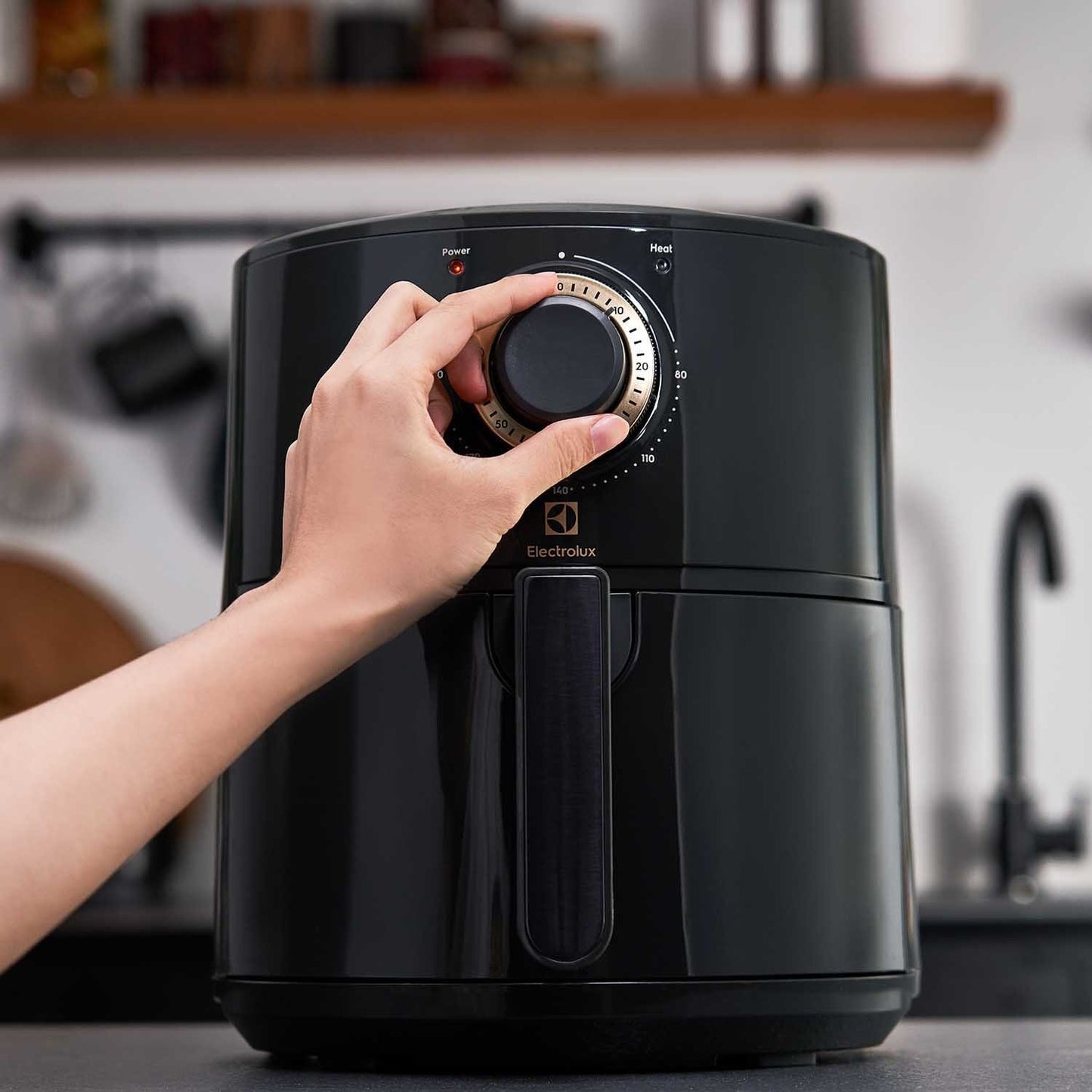 Electrolux Explore 6 Air Fryer With Mechanical Control 3L 1350W - E6Af1-220K