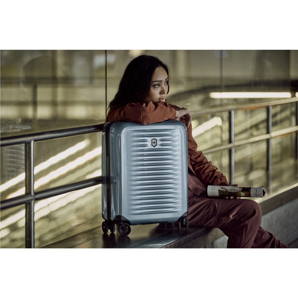 Victorinox Airox Global Carry-On 55Cm Hardside Non-Expandable Cabin Luggage Trolley Case Light Blue - 610922
