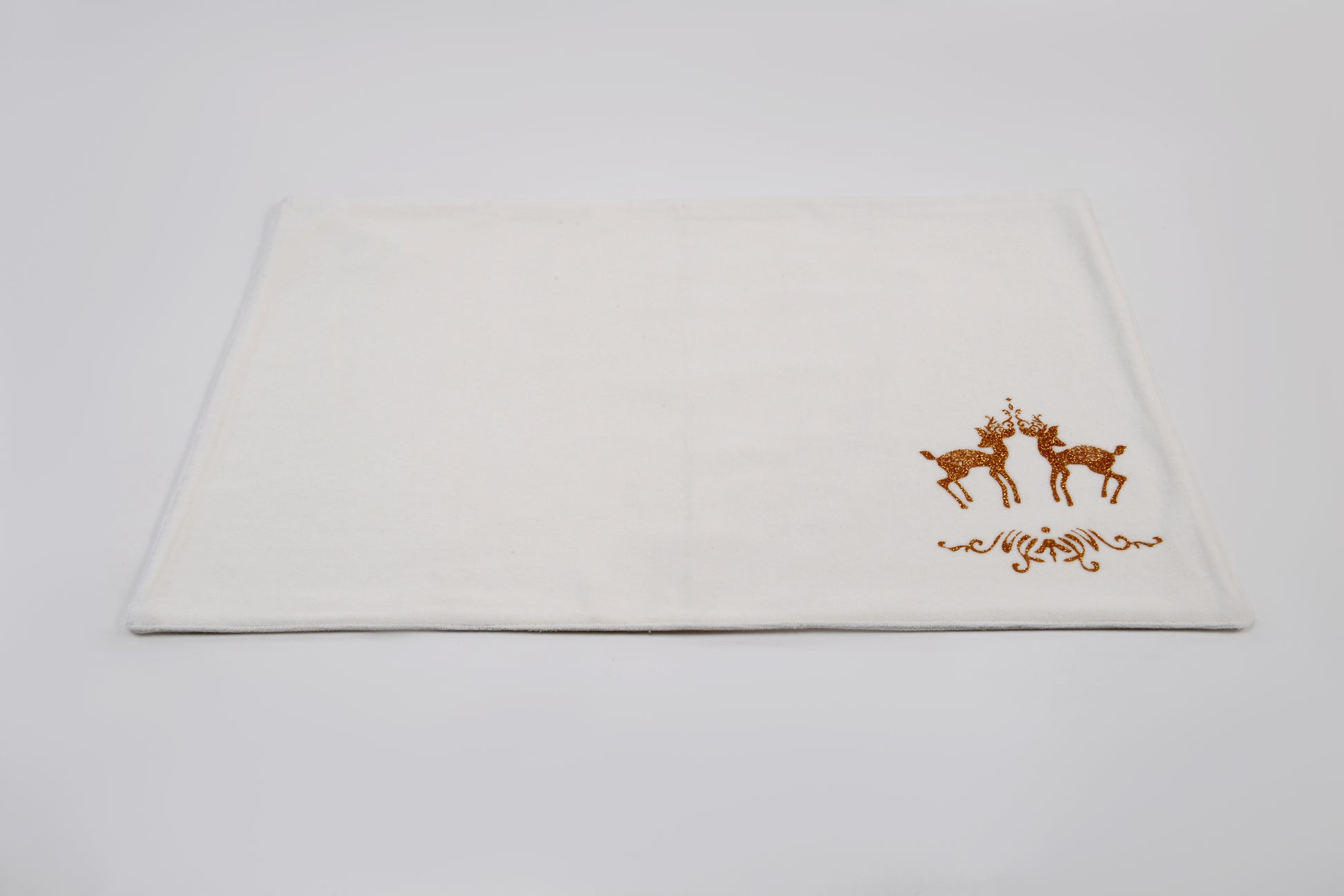 ARVD RECT SHAPE FOIL PRINT PLACEMAT WHT/GLD 48X33