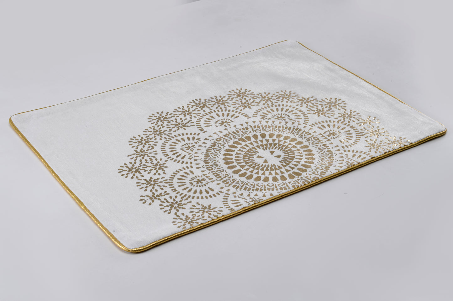 Foil-5 Slub Velvet Placemat Ivory/Gold 33X48