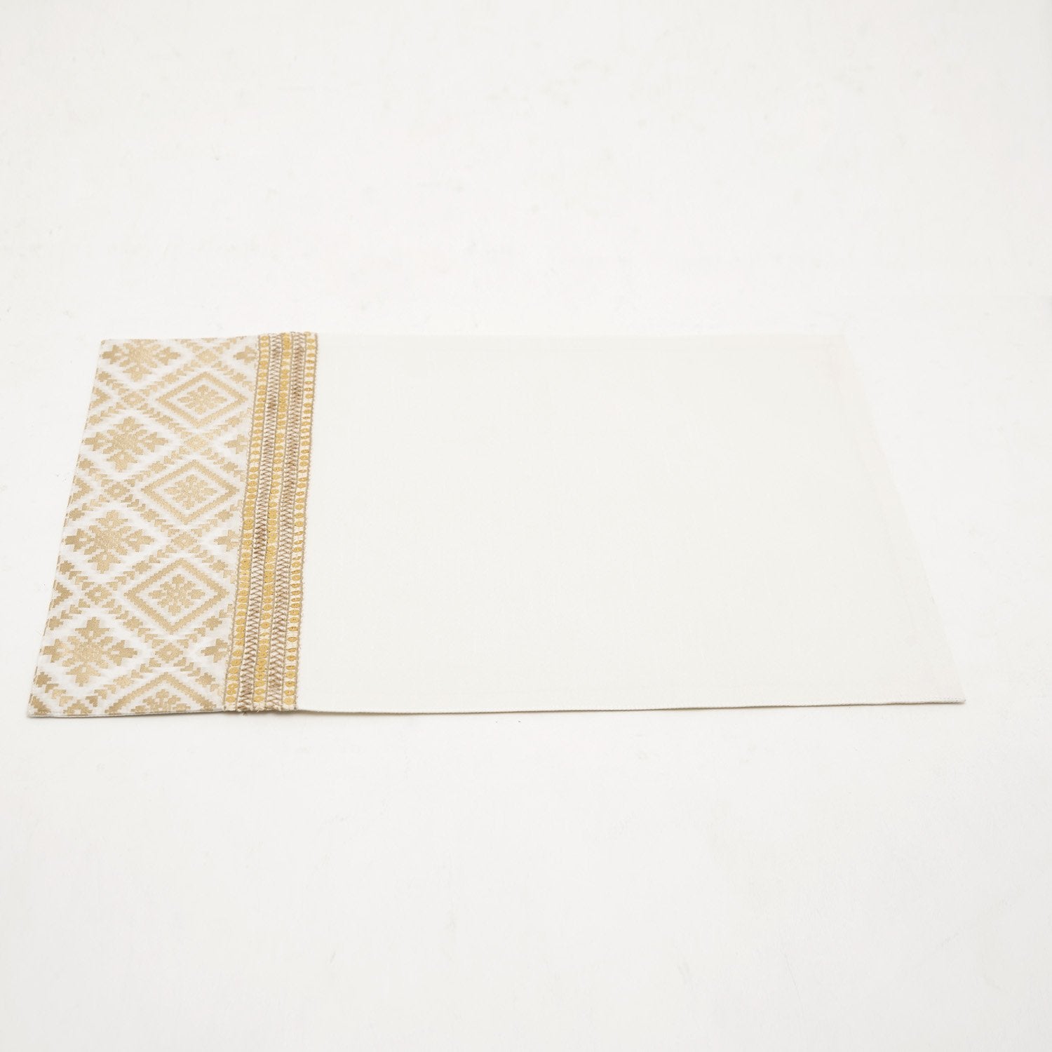 CREATIVE DIVA PLACEMAT IVORY/GOLD 33X48 - J-2-18-PM/33
